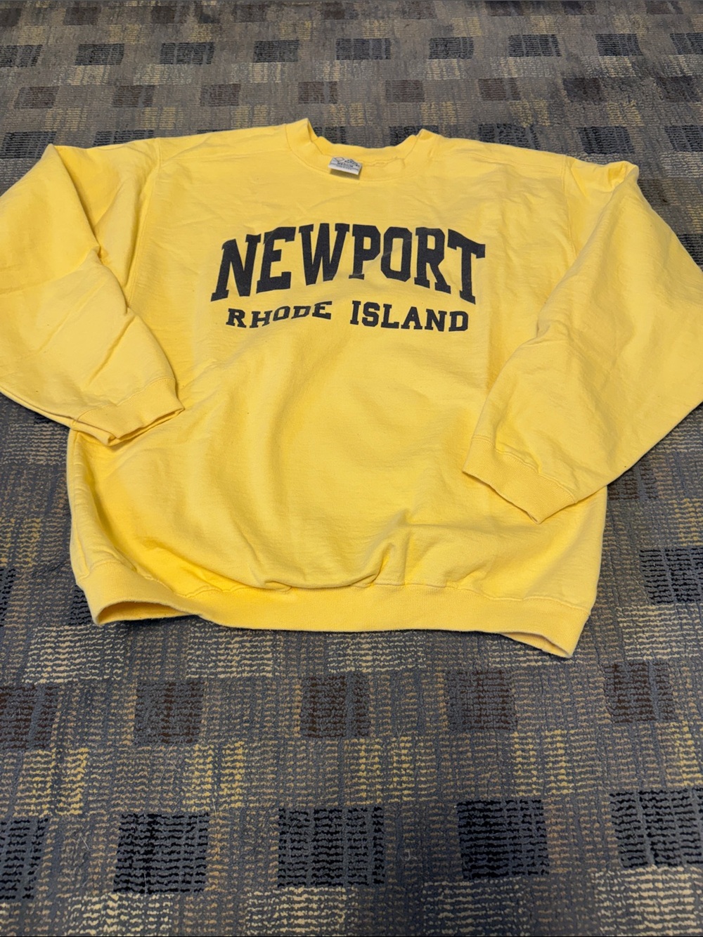 Men’s size M preworn Newport Rhode Island Yellow Crewneck Sweatshirt